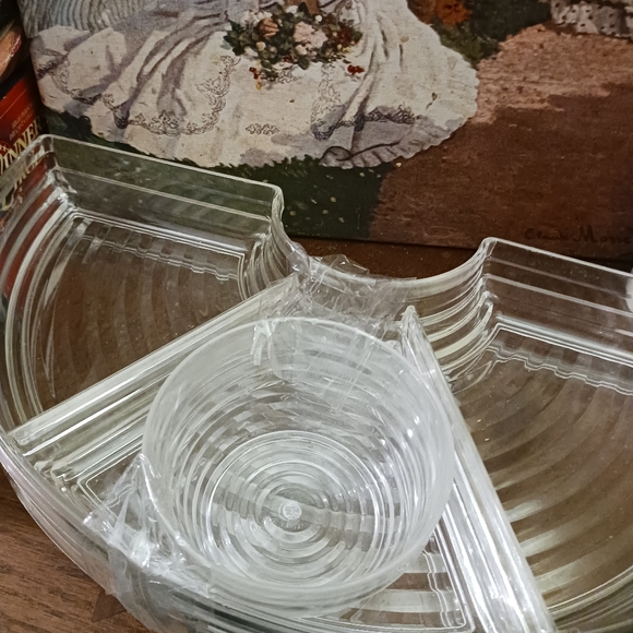 🍱Chip & Salsa Heavy Divided Platter/Tray Melamine Round 16",Serving Bowls🥣🍒🍍 - Picture 3 of 7